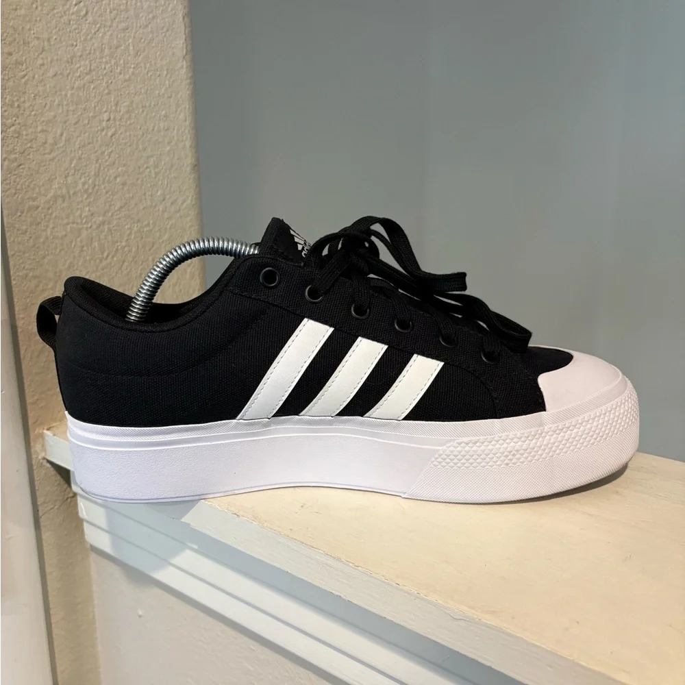 Adidas Bravada 2.0 Black/White Womens U.S Size 10.5 IE2310